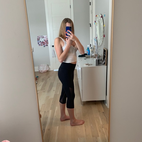 Lululemon 19” black crops with mesh detailing - Picture 2 of 8